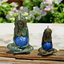 Cargar imagen en el visor de la galería, Figura Madre Tierra