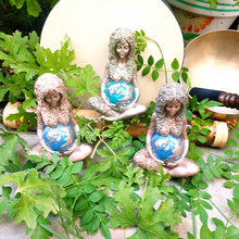 Cargar imagen en el visor de la galería, Figura Madre Tierra